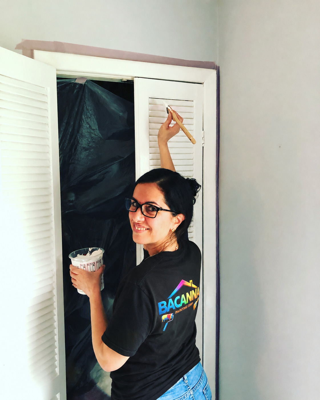 Painter cutting in door trim